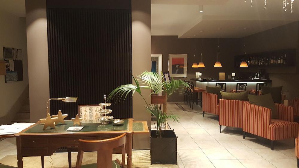 布里斯托尔瑞拉斯宁谧高级酒店 阿德尔博登 外观 照片